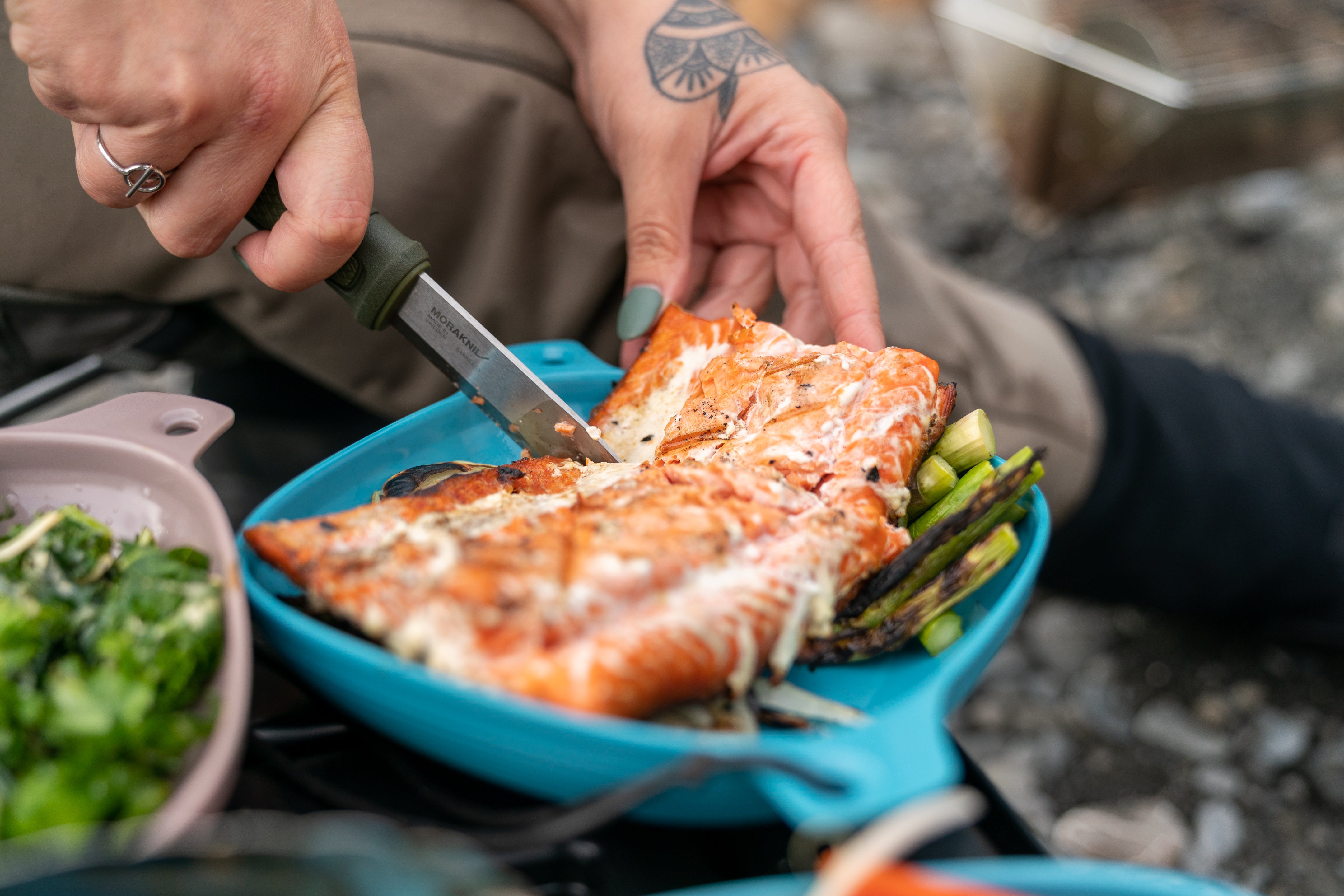 3 Easy Ways to Cook Fish Over a Campfire (with Little Equipment)